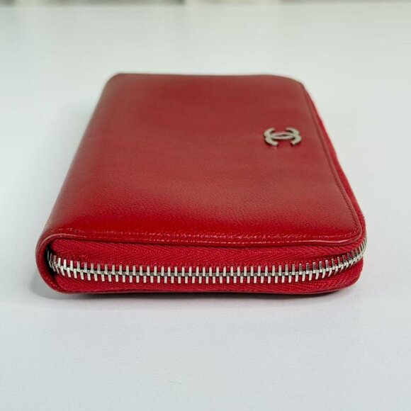 Chanel Red Leather CC Logo Wallet - Elegant Classic Design - Picture 4 of 8
